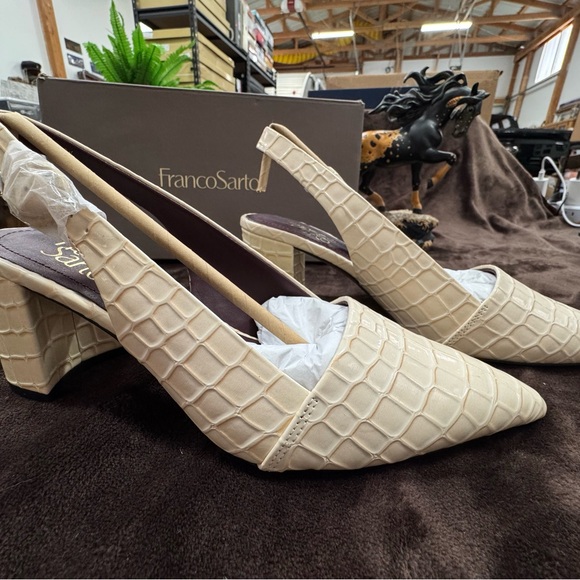 Franco Sarto Shoes - Franco Sarto Textured Tan Slingback Heels size 7.5